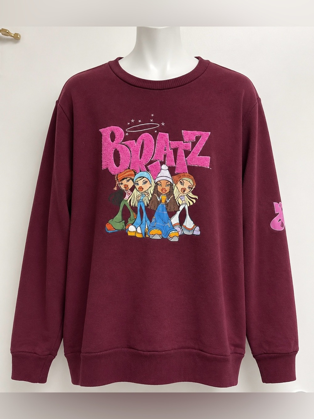 BRATZ Dolls Pull On Crewneck Y2K 90s Sweatshirt in Burgundy Size S/M Long Sleeve